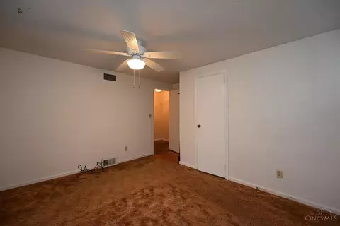 Bedroom - 1127 Flick Ln, Batavia, OH 45103 photo 4 of 12