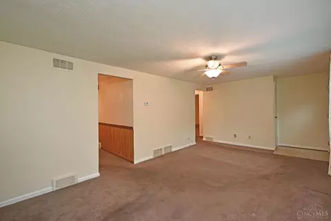 Living - 1127 Flick Ln, Batavia, OH 45103 photo 2 of 6