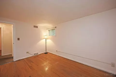 Bedroom - 1127 Flick Ln, Batavia, OH 45103 photo 9 of 12