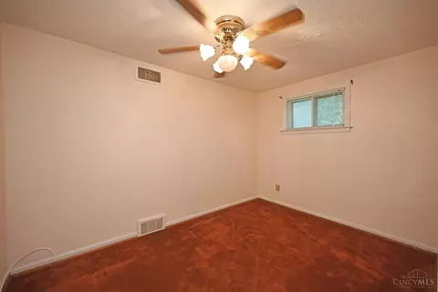 Bedroom - 1127 Flick Ln, Batavia, OH 45103 photo 10 of 12