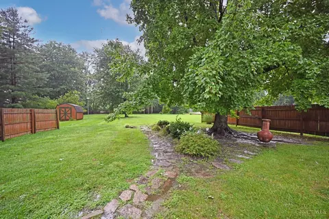 Exterior - 1127 Flick Ln, Batavia, OH 45103 photo 6 of 10