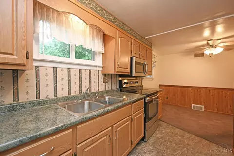 Kitchen - 1127 Flick Ln, Batavia, OH 45103 photo 2 of 3
