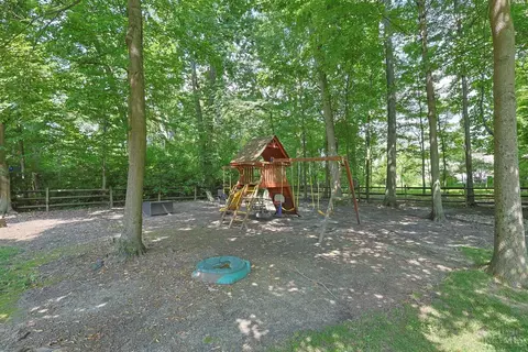 Exterior - 4801 Forest Meadows Ct, Cincinnati, OH 45244 photo 10 of 14