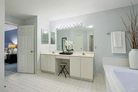 Bath - 4801 Forest Meadows Ct, Cincinnati, OH 45244 photo 3 of 5