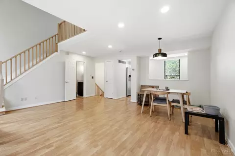 Living - 1008 John St, Cincinnati, OH 45203 photo 3 of 3