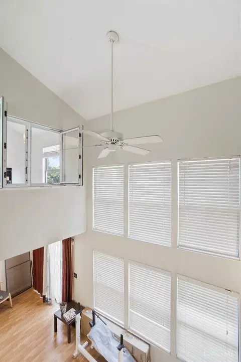Entry Way - 1008 John St, Cincinnati, OH 45203 photo 5 of 5