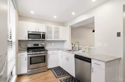 Kitchen - 1008 John St, Cincinnati, OH 45203 photo 2 of 3