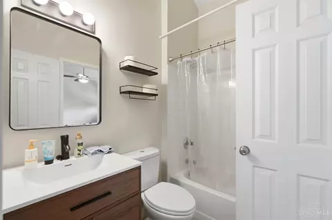 Bath - 1008 John St, Cincinnati, OH 45203 photo 5 of 7