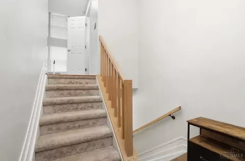 Entry Way - 1008 John St, Cincinnati, OH 45203 photo 3 of 5