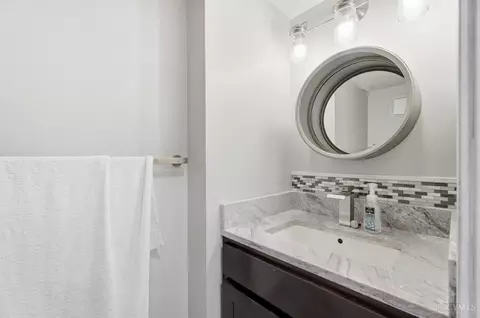Bath - 1008 John St, Cincinnati, OH 45203 photo 1 of 7