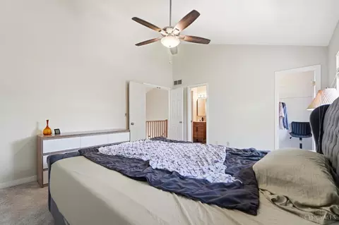 Bedroom - 1008 John St, Cincinnati, OH 45203 photo 2 of 4
