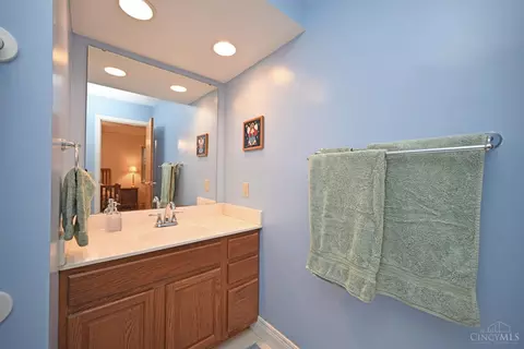 Bath - 1925 Fullerton Dr, Cincinnati, OH 45240 photo 2 of 3