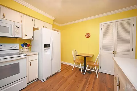 Kitchen - 1925 Fullerton Dr, Cincinnati, OH 45240 photo 4 of 5