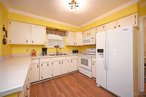 Kitchen - 1925 Fullerton Dr, Cincinnati, OH 45240 photo 2 of 5