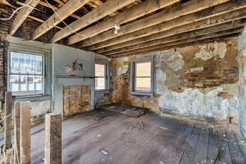 Bedroom - 414 Central Ave, Cincinnati, OH 45202 photo 6 of 7