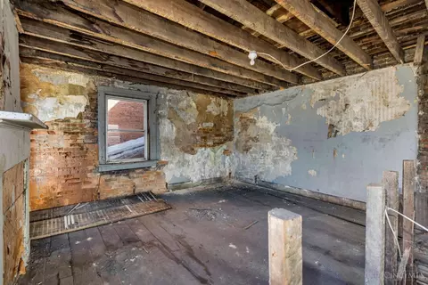 Bedroom - 414 Central Ave, Cincinnati, OH 45202 photo 5 of 7