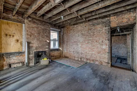 Bedroom - 414 Central Ave, Cincinnati, OH 45202 photo 2 of 7