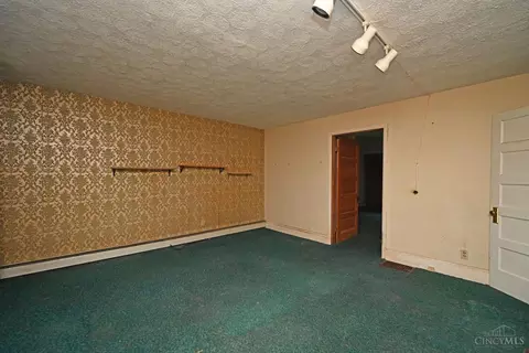 Bedroom - 1621 Raglan St, Cincinnati, OH 45230 photo 1 of 6