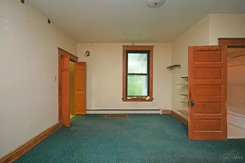 Bedroom - 1621 Raglan St, Cincinnati, OH 45230 photo 4 of 6