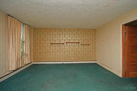 Bedroom - 1621 Raglan St, Cincinnati, OH 45230 photo 2 of 6
