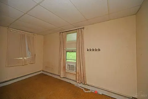 Bedroom - 1621 Raglan St, Cincinnati, OH 45230 photo 6 of 6