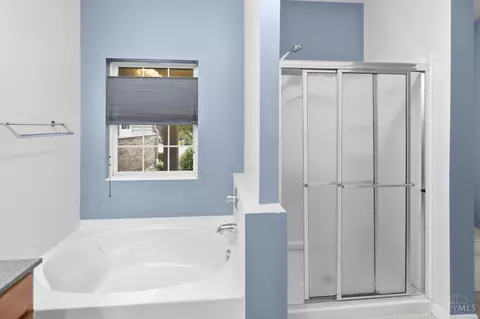 Bath - 7886 Bridge Point Dr, Cincinnati, OH 45248 photo 3 of 5