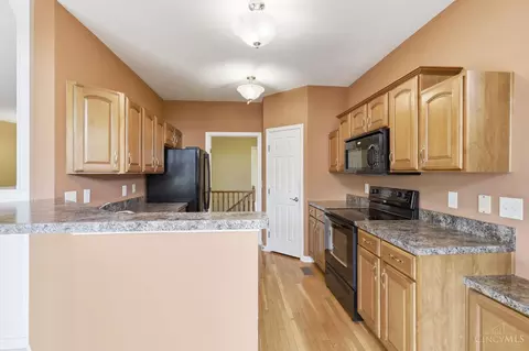Kitchen - 7886 Bridge Point Dr, Cincinnati, OH 45248 photo 5 of 6