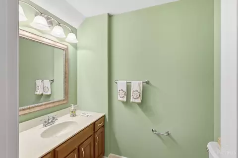 Bath - 7886 Bridge Point Dr, Cincinnati, OH 45248 photo 1 of 5