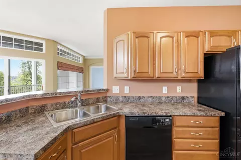 Kitchen - 7886 Bridge Point Dr, Cincinnati, OH 45248 photo 6 of 6