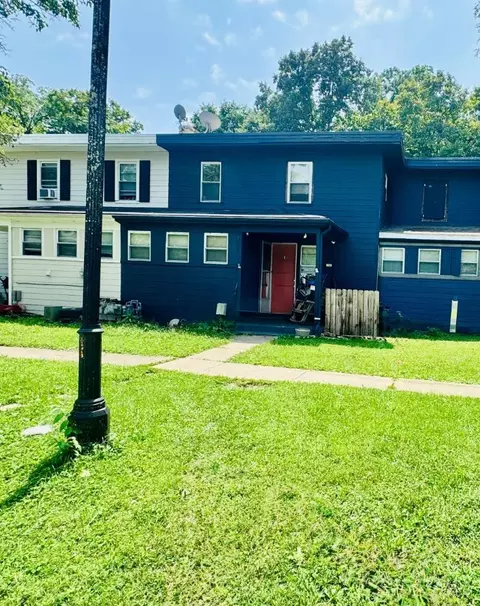 24 Falcon Ln, Greenhills, OH 45218