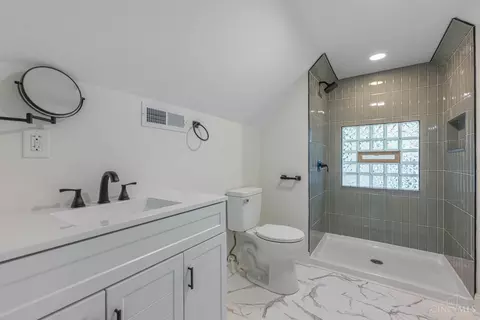 Bath - 2728 Silverleaf Ave, Cincinnati, OH 45212 photo 3 of 3