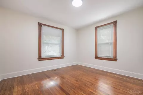 Bedroom - 2728 Silverleaf Ave, Cincinnati, OH 45212 photo 3 of 8