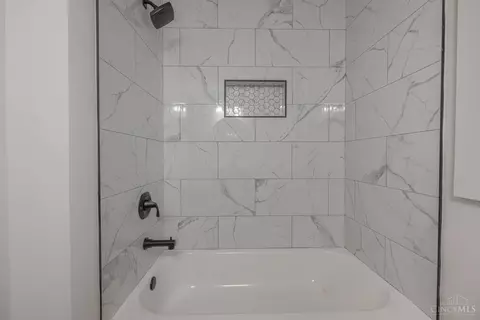 Bath - 2728 Silverleaf Ave, Cincinnati, OH 45212 photo 2 of 3