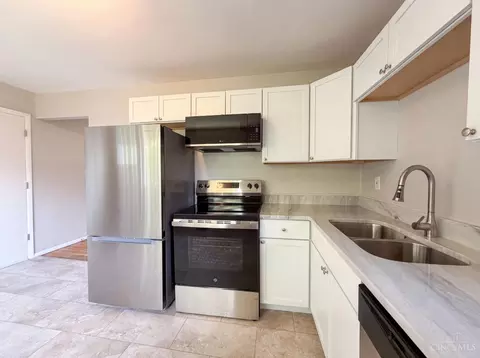 Kitchen - 9707 Wescott Rd, Cincinnati, OH 45231 photo 2 of 3