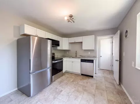 Kitchen - 9707 Wescott Rd, Cincinnati, OH 45231 photo 1 of 3