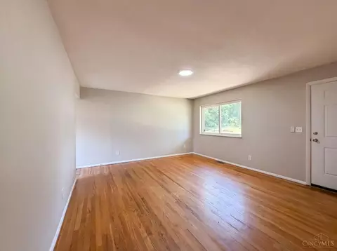Living - 9707 Wescott Rd, Cincinnati, OH 45231 photo 3 of 4