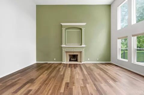 Living - 12100 Deer Chase Dr, Cincinnati, OH 45240 photo 4 of 9