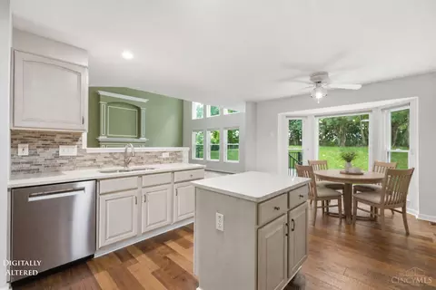 Kitchen - 12100 Deer Chase Dr, Cincinnati, OH 45240 photo 3 of 4