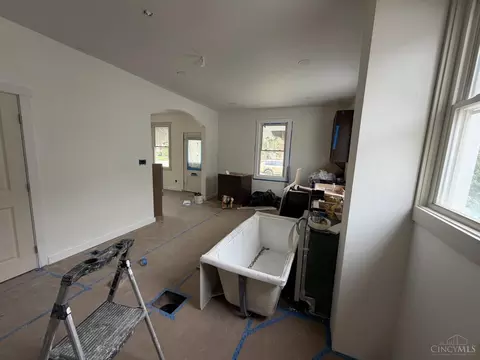 Living - 4334 Watterson St, Cincinnati, OH 45227 photo 3 of 4