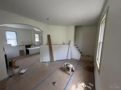 Living - 4334 Watterson St, Cincinnati, OH 45227 photo 1 of 4