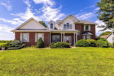 816 Winding Brook Dr, Oxford, OH 45056