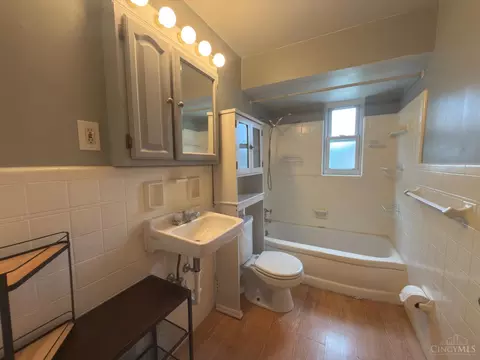 Bath - 3249 Werk Rd, Cincinnati, OH 45211 photo 2 of 2