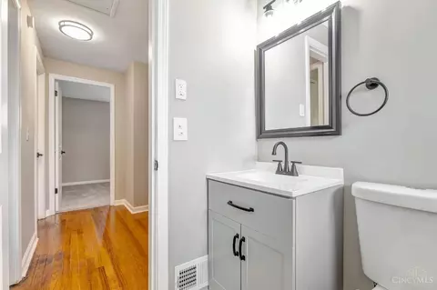 Entry Way - 8613 Brent Dr, Cincinnati, OH 45231 photo 1 of 1