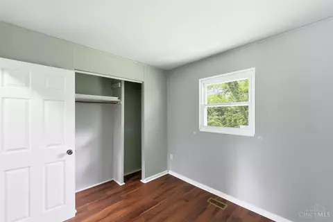 Bedroom - 9596 Pippin Rd, Cincinnati, OH 45231 photo 3 of 8