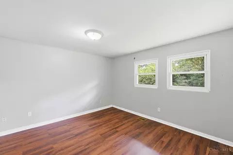 Bedroom - 9596 Pippin Rd, Cincinnati, OH 45231 photo 5 of 8