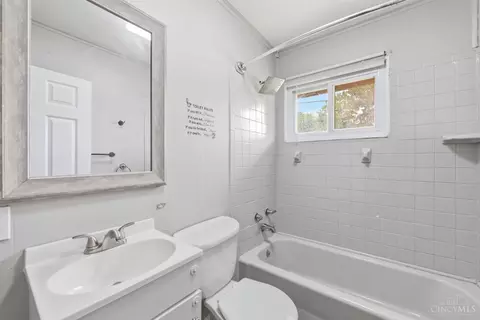 Bath - 9596 Pippin Rd, Cincinnati, OH 45231 photo 1 of 3