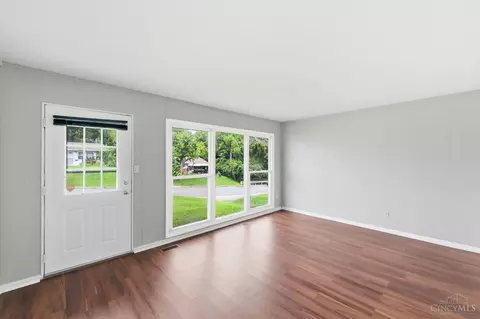 Living - 9596 Pippin Rd, Cincinnati, OH 45231 photo 1 of 4