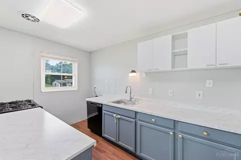 Kitchen - 9596 Pippin Rd, Cincinnati, OH 45231 photo 1 of 4