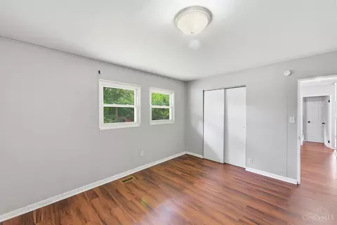 Bedroom - 9596 Pippin Rd, Cincinnati, OH 45231 photo 6 of 8