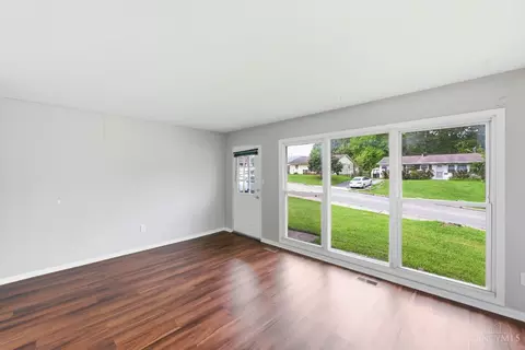 Living - 9596 Pippin Rd, Cincinnati, OH 45231 photo 2 of 4
